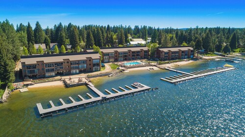 Relax in this spacious 3-bedroom condo in McCall's Crystal Beach, ideal for families.