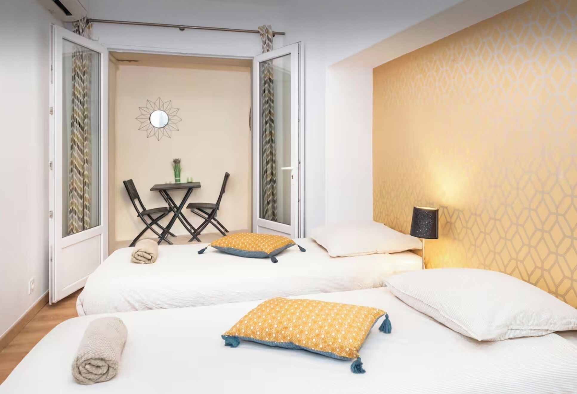 2 bedrooms, iron/ironing board, internet, bed sheets