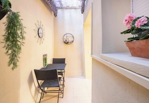 Dining - Beautiful Apartment for 6 People in the Heart of Cannes—Perfect for Conferences and Vacations (Cannes)