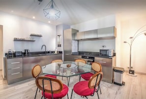 Private kitchen - Beautiful Apartment for 6 People in the Heart of Cannes—Perfect for Conferences and Vacations (Cannes)