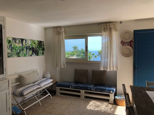 Salento House with Ocean View, Just 50 Meters from the Sea in Marina di Novaglie - Salento