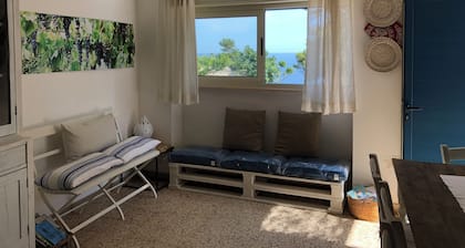 Salento House with Ocean View, Just 50 Meters from the Sea in Marina di Novaglie - Salento