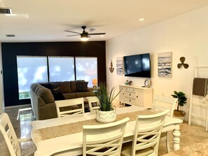 Living area - Birdsong Pool Retreat (Osprey)