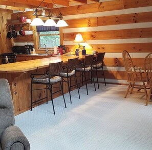 Dining - Peaceful 2-bedroom cabin with AC in charming Logan Sleeps 8 (Logan)