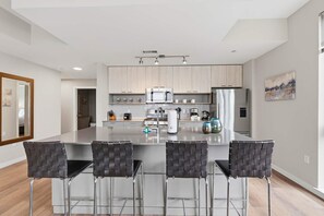 Fridge, microwave, oven, stovetop - Bright Apt with Balcony (Stamford, CT)