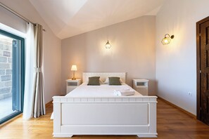 4 chambres, fer et planche à repasser, Wi-Fi gratuit, draps fournis