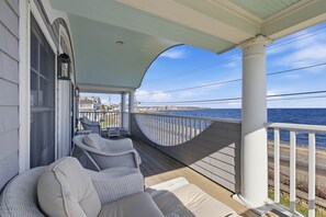 Terrace/patio - Sun-Drenched Coastal Escape on Kennebunk Beach (Kennebunk)