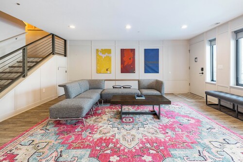 Stadium Suites | Entire 6BR Residence
