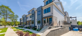 Private Queen Room + Ensuite Bath | Walk to U of M Campus