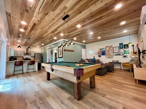 Games room - Stepping Stone - Private, Hot Tub, Pet Friendly (Campton)