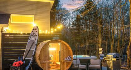 Luxury Pocono Escape Spacious Home w/ Sauna, Hot Tub & Mini Golf