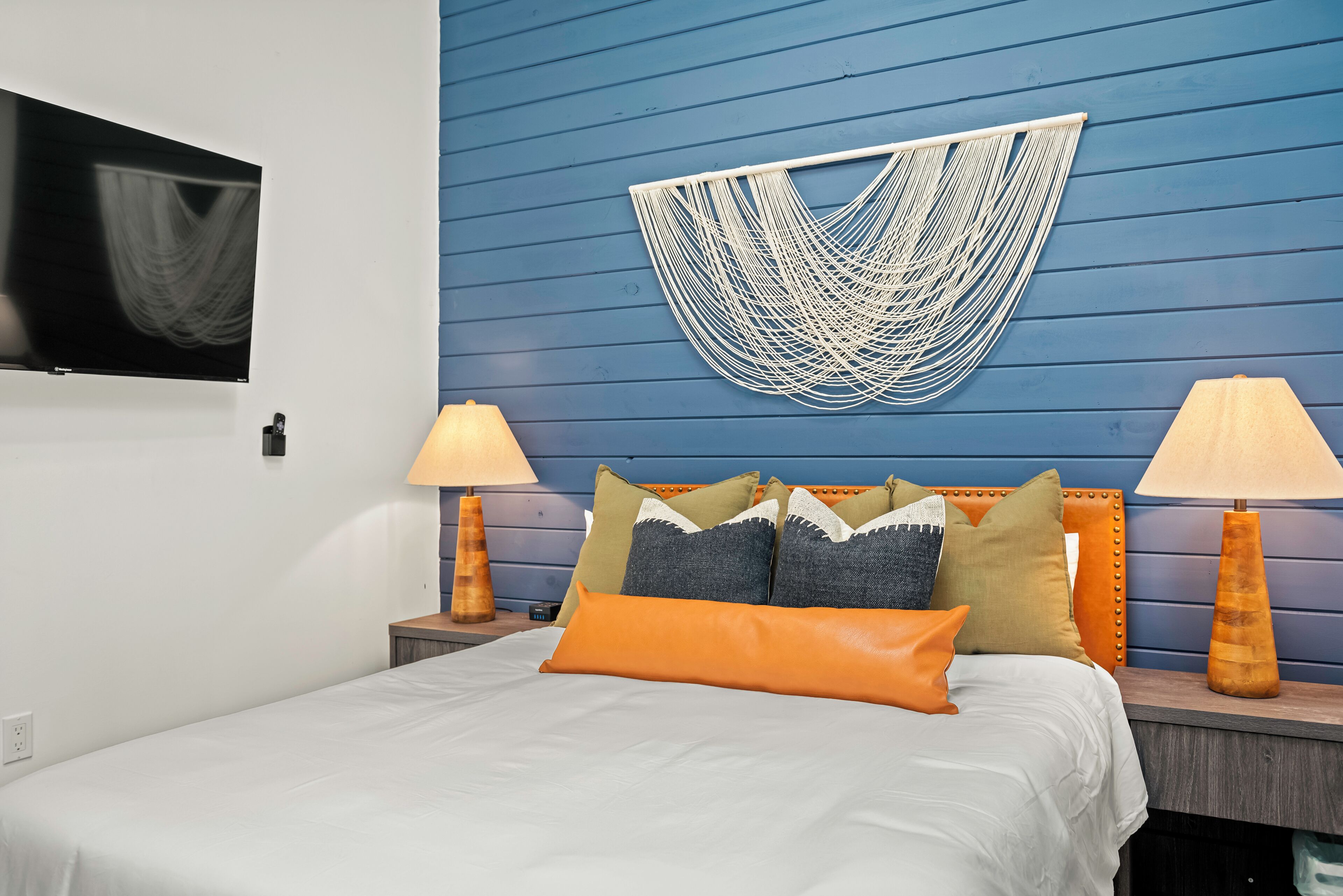 5 habitaciones, tabla de planchar con plancha, wifi y ropa de cama 