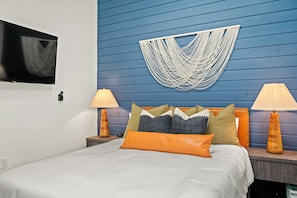 5 bedrooms, iron/ironing board, WiFi, bed sheets