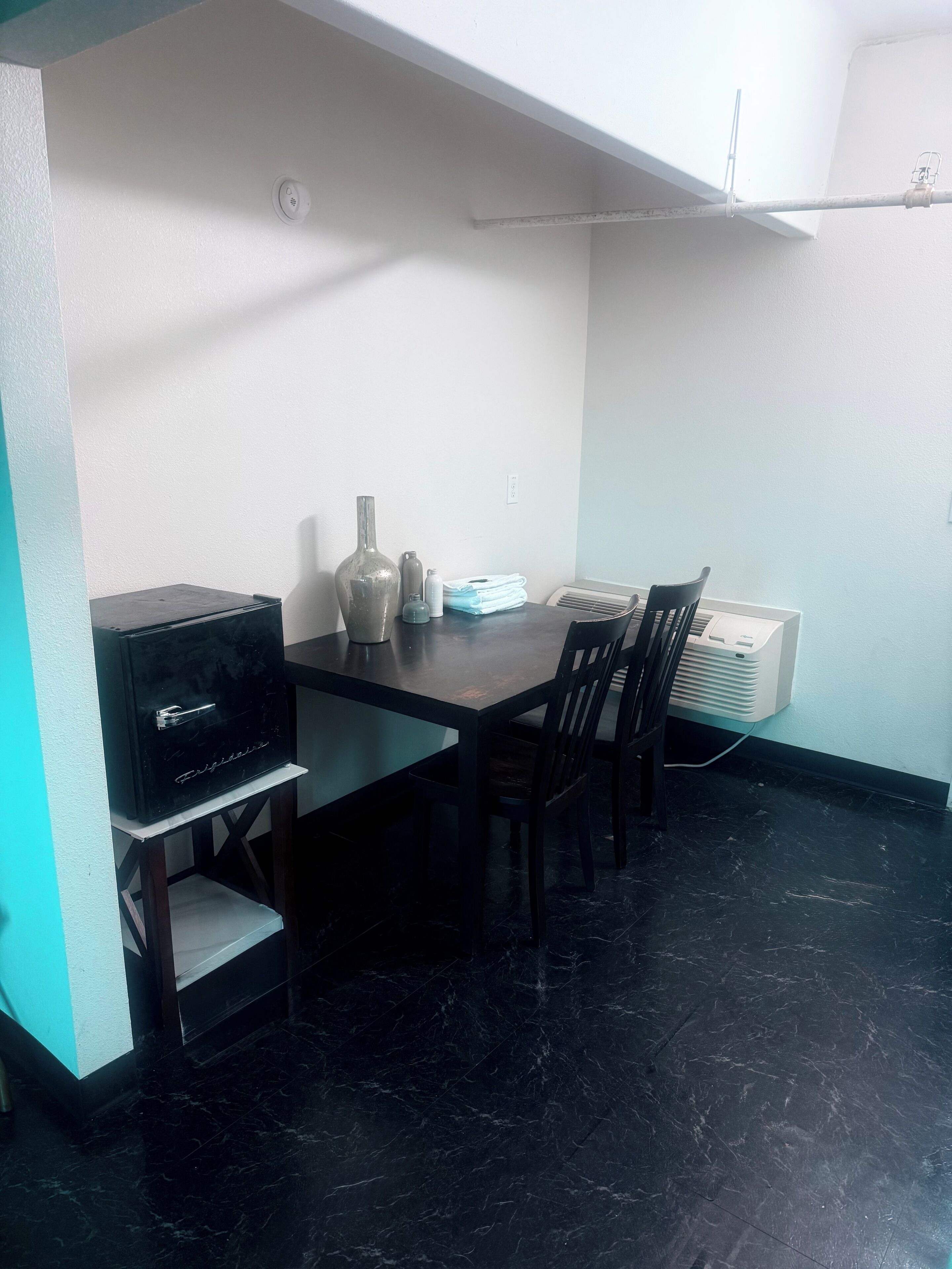 Classic Room | Dining