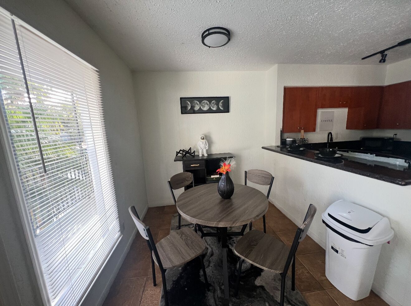 Apartamento Deluxe, vistas a la piscina | Servicio de comidas en la habitación
