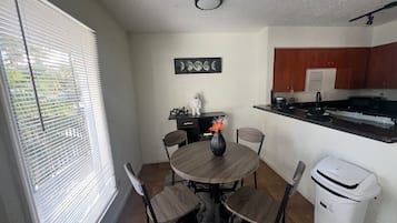 Deluxe Apartment, Pool View | In-room dining