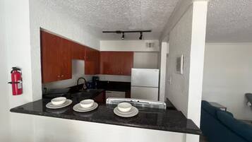 Deluxe Apartment, Pool View | Private kitchen