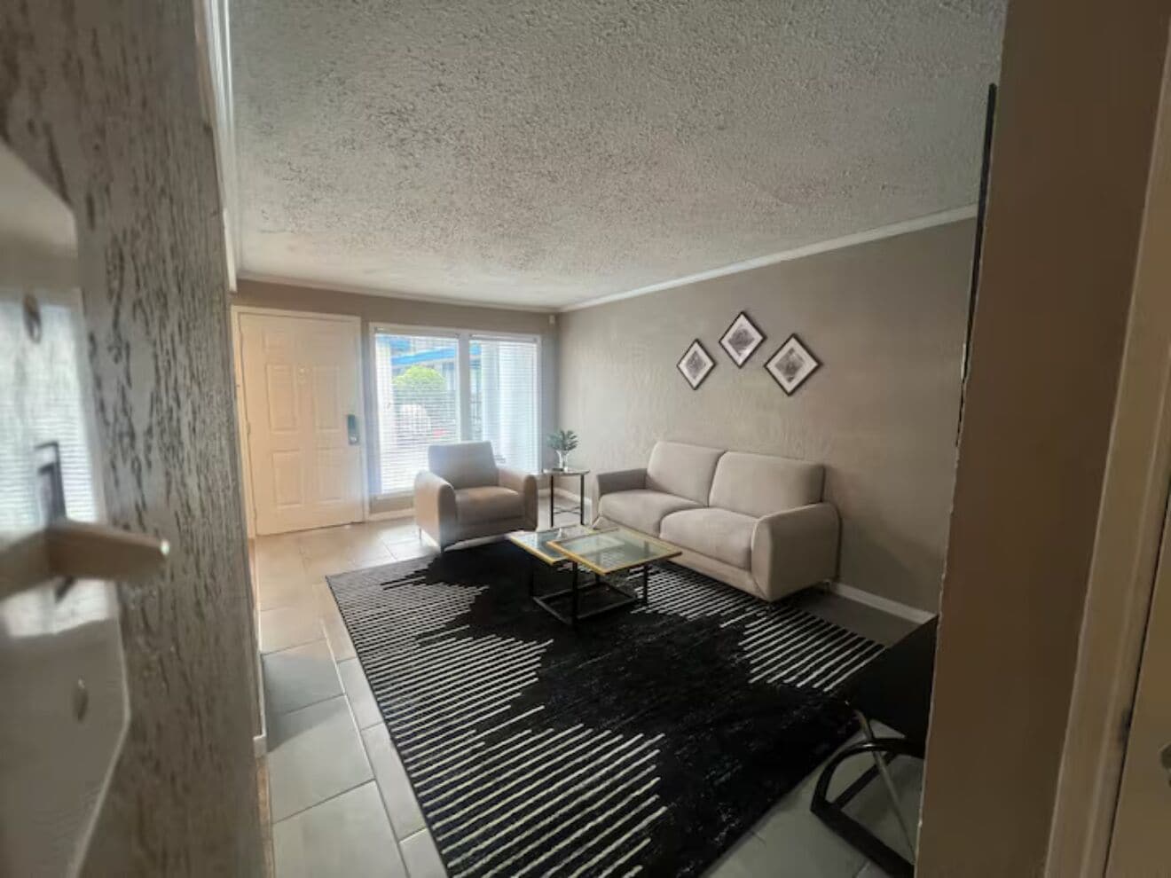Deluxe Apartment, Pool View | Living area