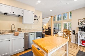 Interior - Old Rocky: 824 Deerfield Way (LaFollette)
