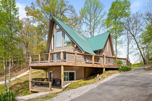 Exterior - Old Rocky: 824 Deerfield Way (LaFollette)