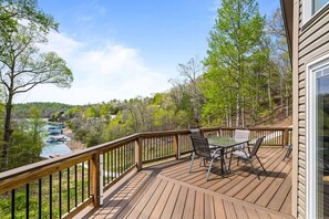 Outdoor dining - Old Rocky: 824 Deerfield Way (LaFollette)