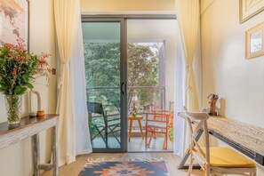 Interior - Vibrant Afro-Chic Retreat + Stylish 1BR in the Heart of Westlands + Café Onsite (Nairobi)