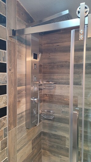 Shower, jetted tub, hair dryer, towels