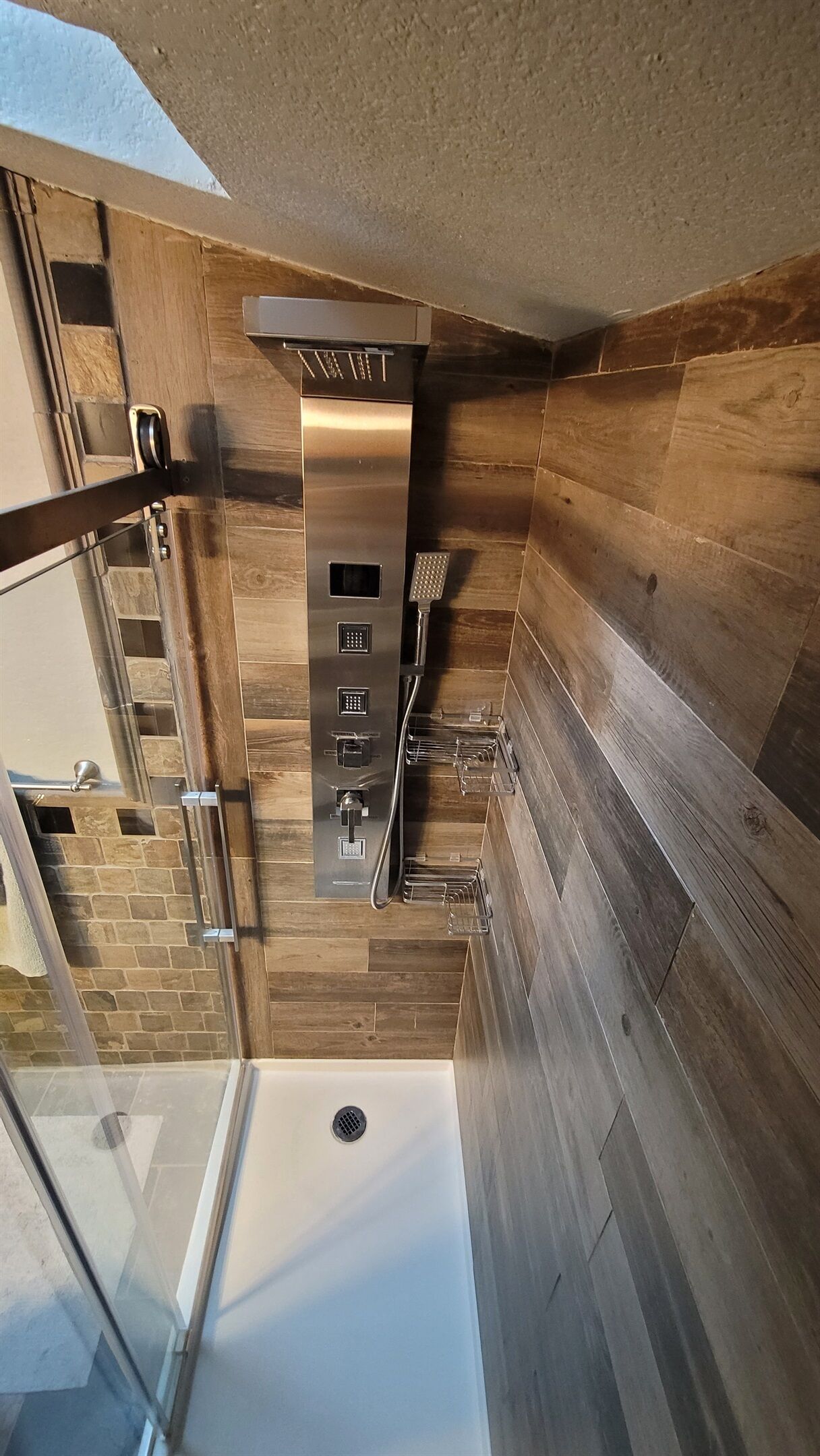 Dusche, Whirlpool, Haartrockner, Handtücher