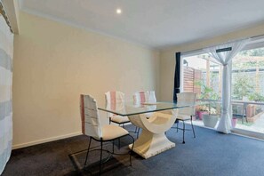 Dining - Peace and Love 2 BDR Townhouse West Melbourne (West Melbourne)