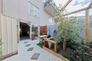 Outdoor dining - Peace and Love 2 BDR Townhouse West Melbourne (West Melbourne)