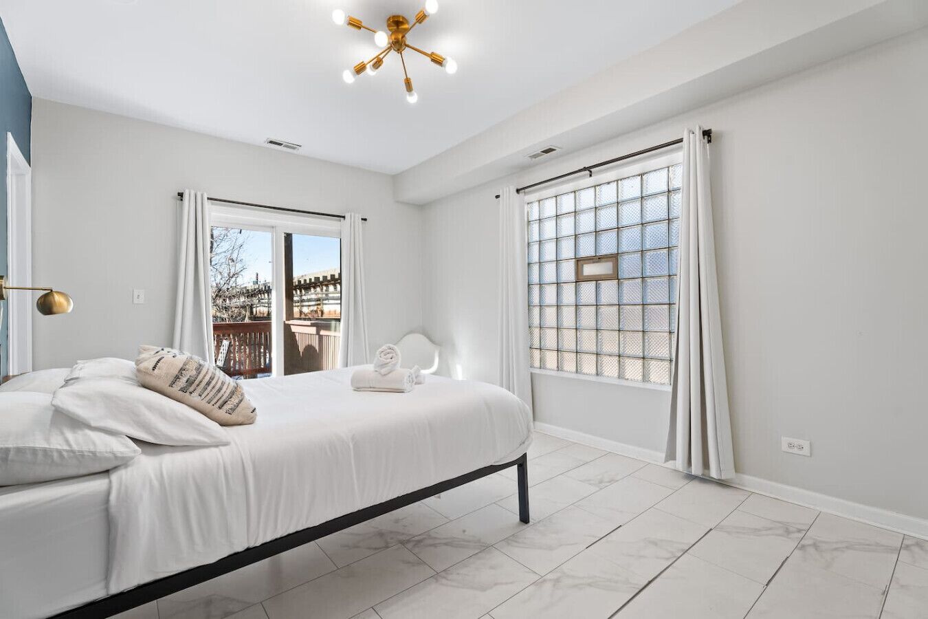 2 habitaciones, tabla de planchar con plancha, wifi y ropa de cama 
