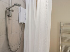 Shower, hair dryer - Fellfoot Cottage (Cockermouth)