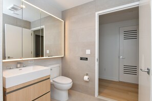 Bathroom - Sleek 2BR Oasis in NYC Financial District (New York)