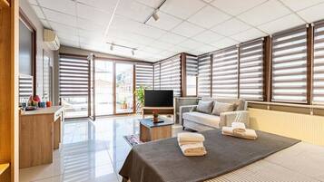 Premium Triple Room | Iron/ironing board, free WiFi