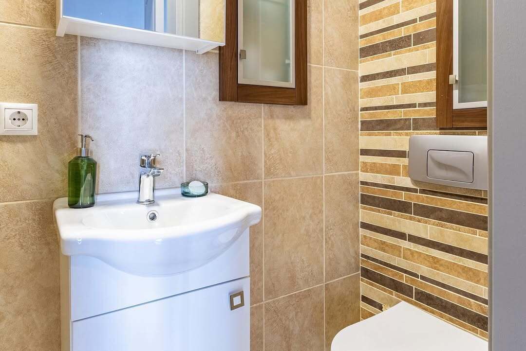 Superior Triple Room, City View | Bathroom | Hair dryer, slippers, towels, soap