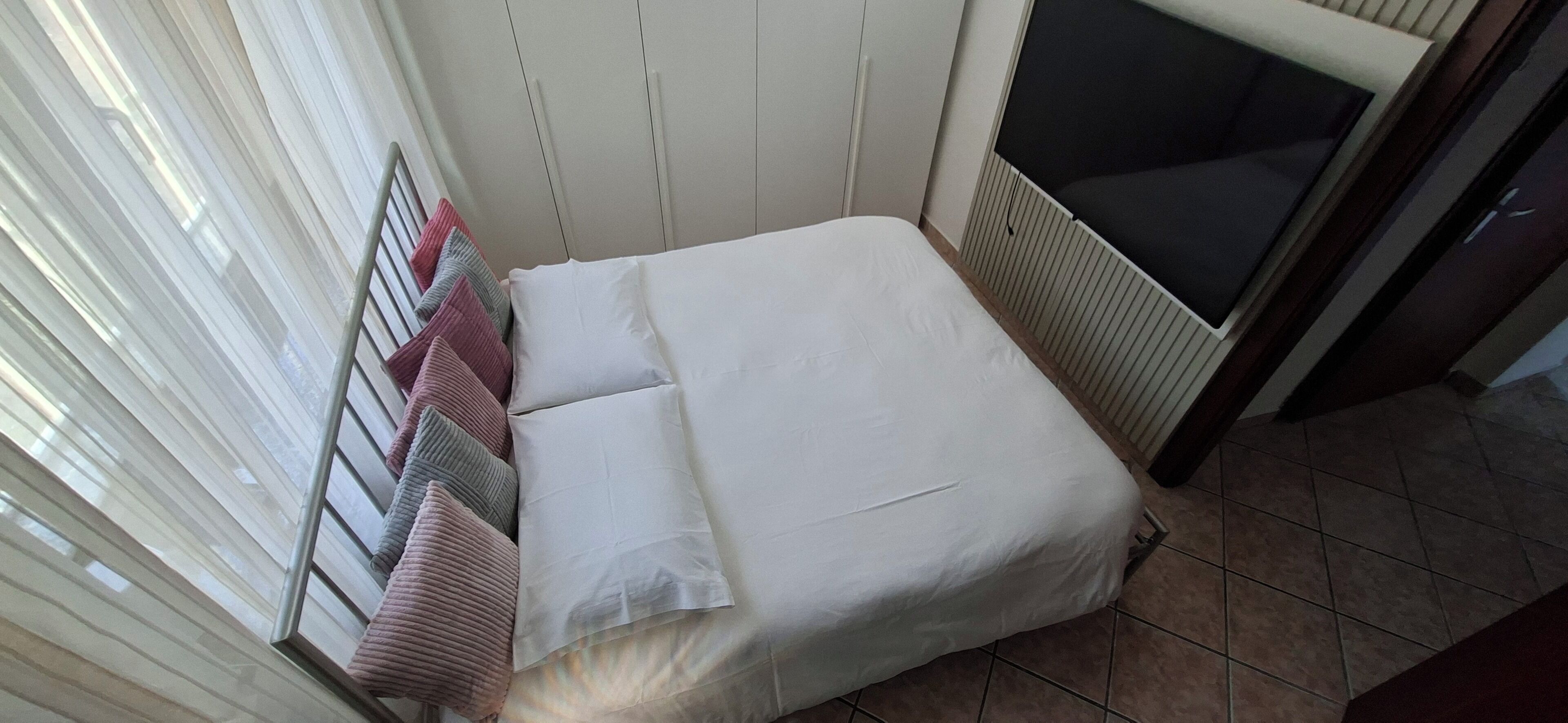 1 habitación, tabla de planchar con plancha, wifi gratis y ropa de cama 