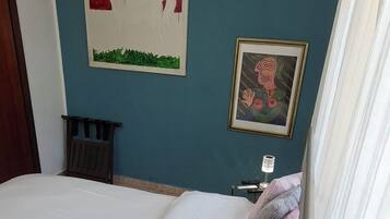 1 chambre, fer et planche à repasser, Wi-Fi gratuit, draps fournis