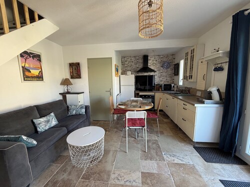 Mazet T3 air-conditioned pool garden 4 pes La Londe-les-Maures 2 min from beaches