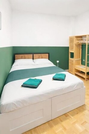 Desk, laptop workspace - home22 an der mariahilfer (Wien)