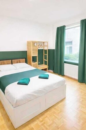 Desk, laptop workspace - home22 an der mariahilfer (Wien)