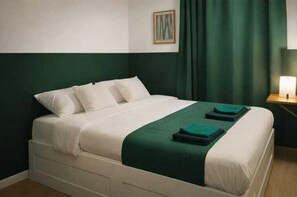 Desk, laptop workspace - home22 an der mariahilfer (Wien)