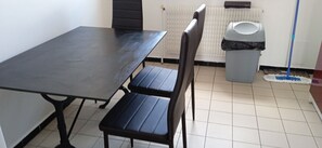 Dining - Vrbo Property (Villeurbanne)