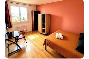 Room - Vrbo Property (Villeurbanne)