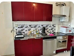 Private kitchen - Vrbo Property (Villeurbanne)