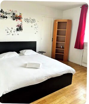 Room - Vrbo Property (Villeurbanne)