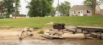 Retro Retreat - Riverfront Access - St. Clair River