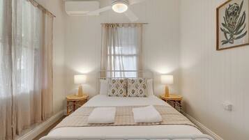 Iron/ironing board, free WiFi, bed sheets