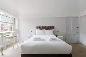 Iron/ironing board, Internet, bed sheets - Brilliantly Located 1BD Flat by Piccadilly Circus (Greater London)