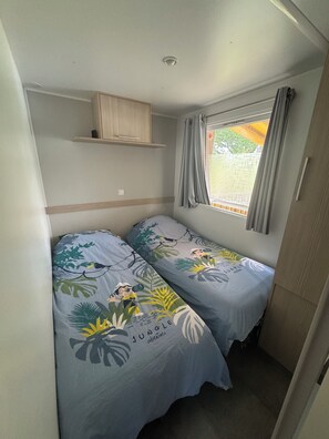 3 bedrooms - Mobilhome 8 pers. Vineyard view near river peyroche Ruoms &Vallon-Pont-d'Arc (Labeaume)
