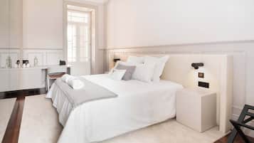 Cuna de viaje, wifi y ropa de cama
